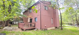 7646 Rainbow Dr, Tobyhanna, PA 18466