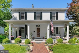 402 S Samuel St, Charles Town, WV 25414