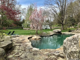 118 Long Ridge Rd, Danbury, CT 06810