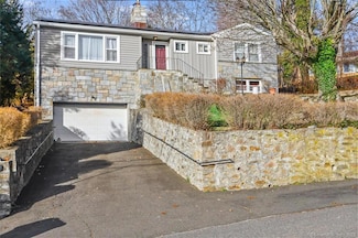 744 Lakeside Dr, Bridgeport, CT 06606