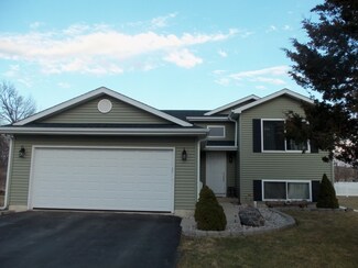 515 Loraine St, Earlville, IL 60518