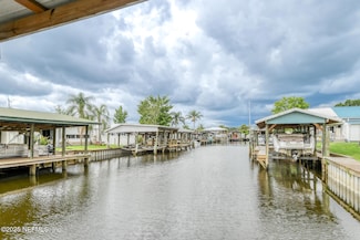94 Happiness Dr, Welaka, FL 32193