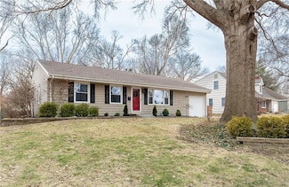 6207 W 76th St, Prairie Village, KS 66208