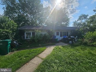 30 Orangewood Dr, Levittown, PA 19057