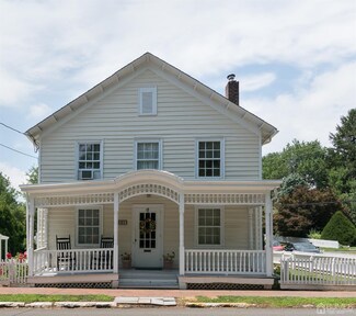 83 N Main St, Cranbury, NJ 08512