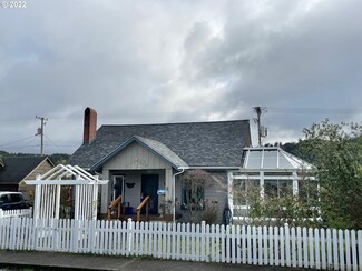 2164 Fir Ave, Reedsport, OR 97467