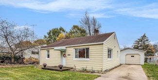 122 Gaige St, Croswell, MI 48422