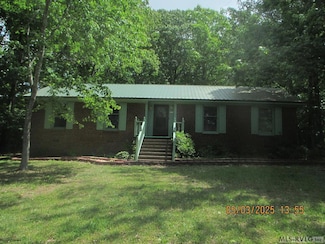 215 Lakeview Dr, Roanoke Rapids, NC 27870