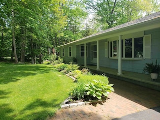 24 Chapel Rd, North Hampton, NH 03862