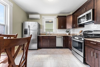 4 Boardman St Unit 2, Salem, MA 01970
