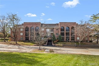 14316 E Conway Meadows Ct Unit 202, Chesterfield, MO 63017