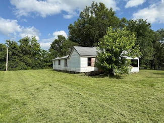 10405 E 5th St, Cassville, MO 65625
