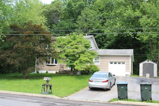 15 Vivian Ln, Chester, NY 10918