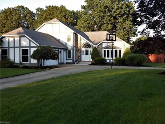 7157 Timber Ln, Olmsted Falls, OH 44138