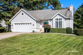 3298 Creek Ct, Holland, MI 49424