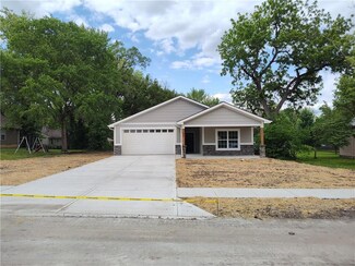 802 E North Main St, Richmond, MO 64085