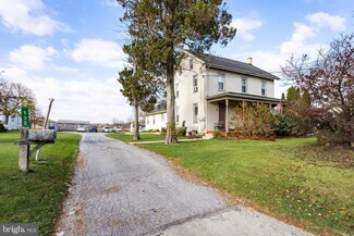 132 Eastbrook Rd, Smoketown, PA 17576