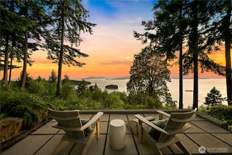 1120 Brighton Crest Dr, Bellingham, WA 98229