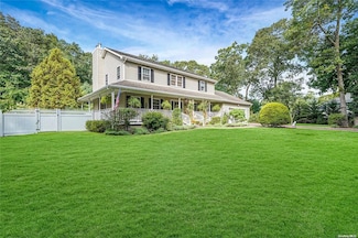 64 Beachfern Rd, Center Moriches, NY 11934
