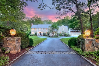 150 Aran Hill Rd, Fairfield, CT 06824