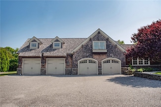 58 Ridge Rd, Newport, RI 02840