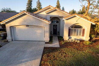 1434 E Dorothea Ave, Visalia, CA 93292