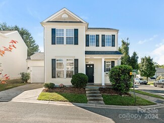 8424 Spirea Ct, Charlotte, NC 28215
