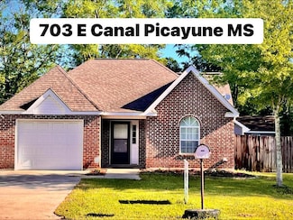 703 E Canal St, Picayune, MS 39466
