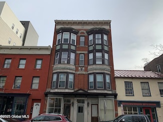 150 4th St Unit 2, Troy, NY 12180
