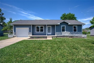 810 Bobwhite Dr, Peculiar, MO 64078