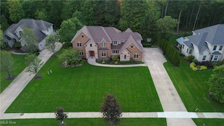 5562 Ridgewood Ln, Brecksville, OH 44141