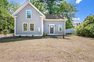 6 Elm St, Plaistow, NH 03865