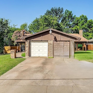 613 NW Renfro St, Burleson, TX 76028