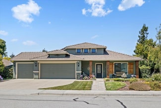 440 Mary Dr, Hollister, CA 95023