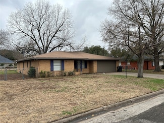2016 W Belclaire Cir, Corsicana, TX 75110