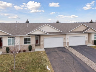 4158 Blakewood Dr, Shakopee, MN 55379