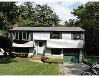 10 Dean St, Assonet, MA 02702