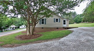 204 Aiken St, Central, SC 29630