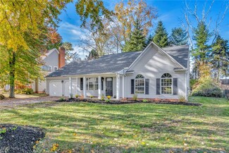 8107 Barberry Hill Dr, Mentor, OH 44060