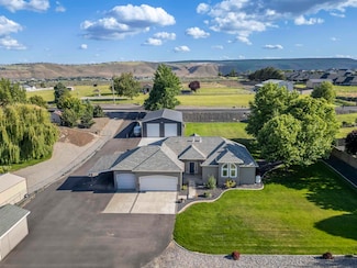 92104 E Sagebrush Rd, Kennewick, WA 99338