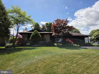 10 Pine Rd, Wilkes Barre, PA 18705