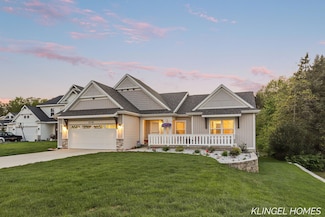 12745 Riverton Rd, Grand Haven, MI 49417