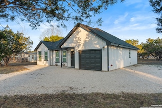 185 Jim Dalrymple Dr, Leakey, TX 78873