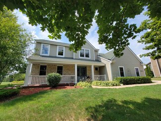 W361S2367 Scuppernong Dr, Dousman, WI 53118