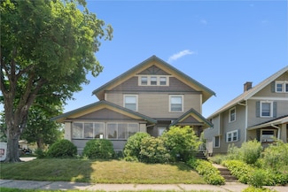 1727 Grande Ave SE, Cedar Rapids, IA 52403