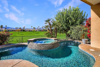 371 Tomahawk Dr, Palm Desert, CA 92211