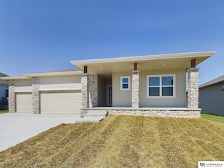 7900 Maxine Dr, Lincoln, NE 68516