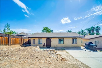 23765 Goetz Dr, Canyon Lake, CA 92587