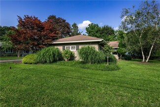 15 Bradford Dr, Syracuse, NY 13224