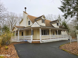 119 Village Ln, Hawley, PA 18428